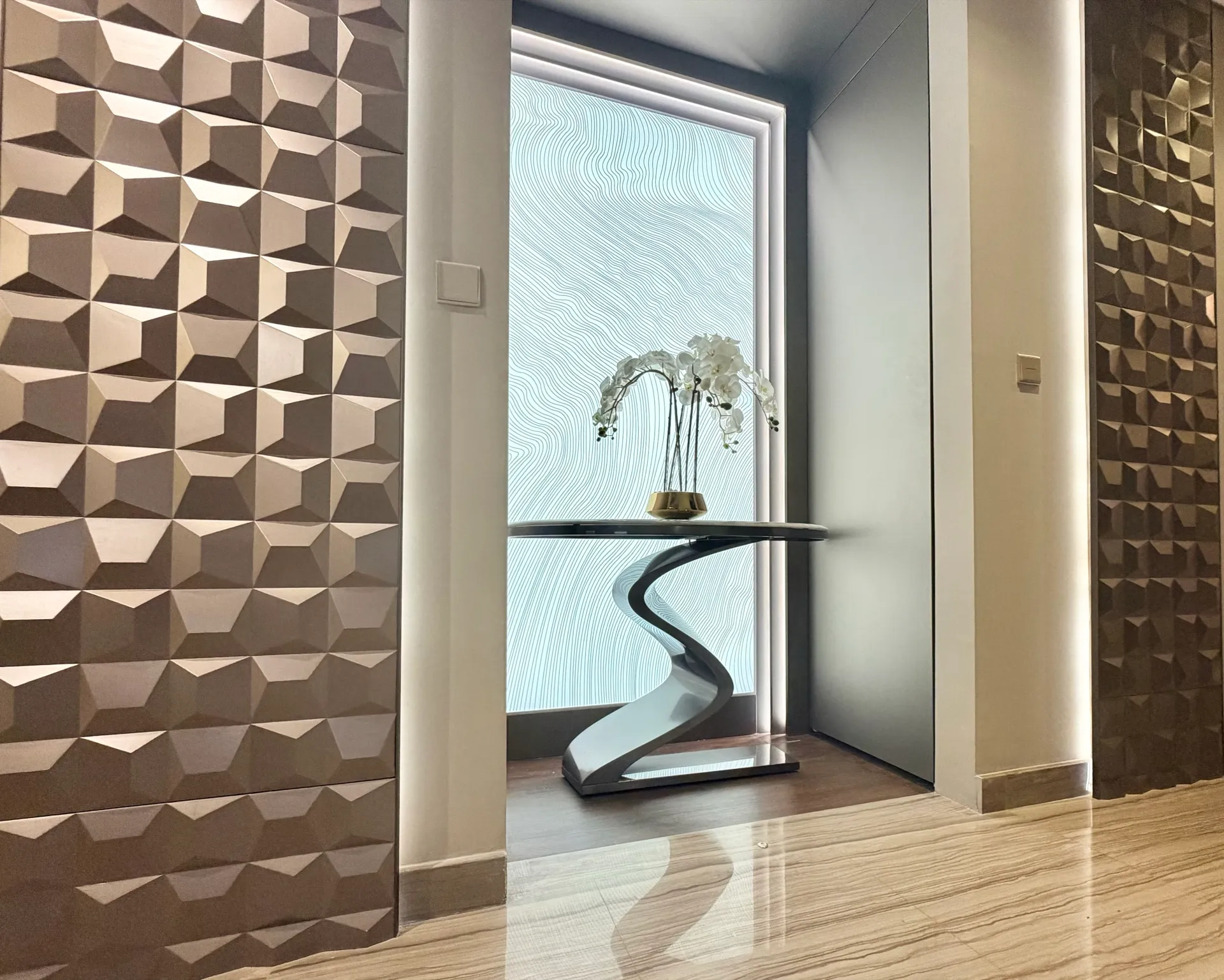 Entrance cabinet showroom display
